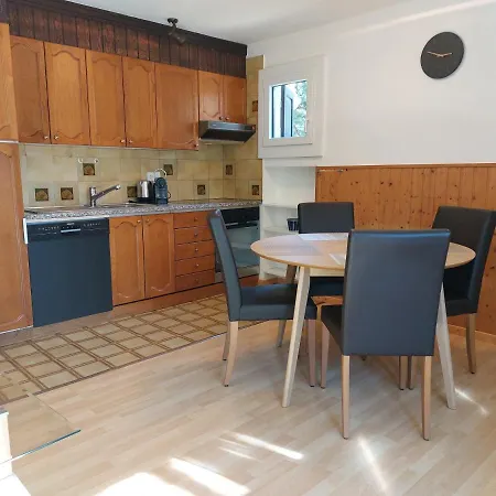 Ste 3 Apartment *